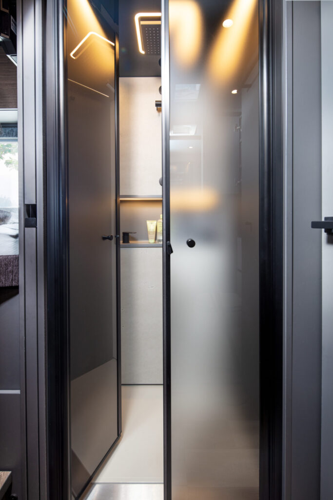 NIESMANN+BISCHOFF - Arto 84 - Floor-level wellness rain shower - Salon door opens both ways