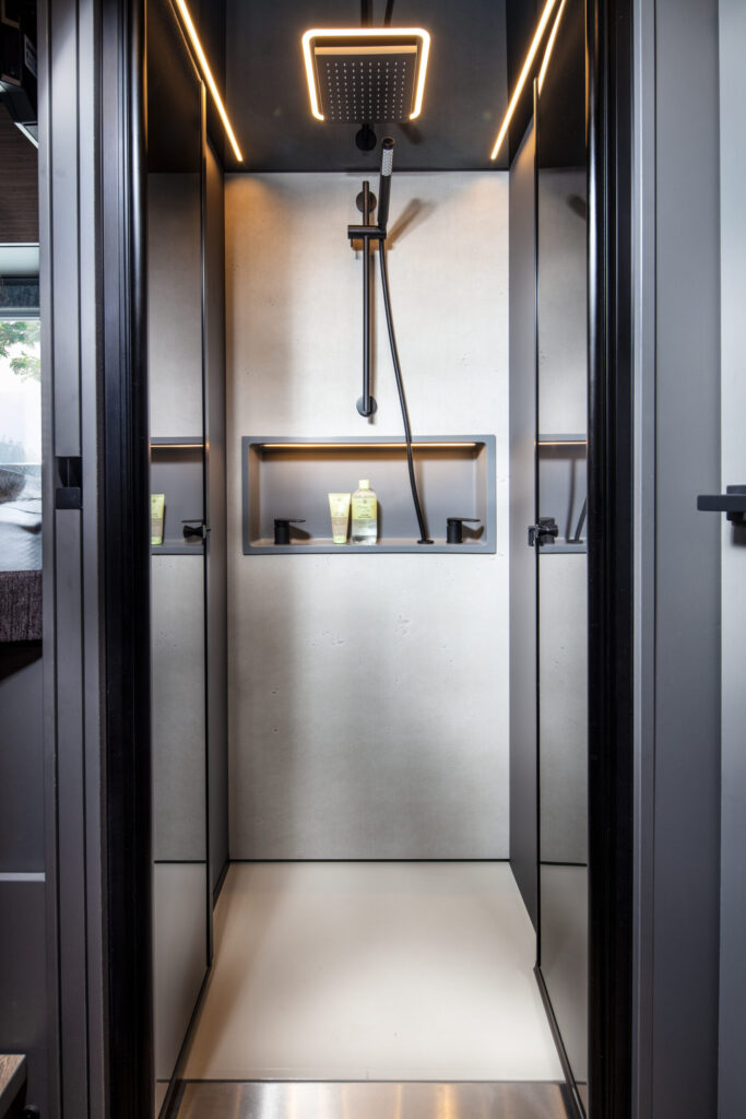 NIESMANN+BISCHOFF - Arto 84 - Walk-in wellness rain shower - Salon door opened inward